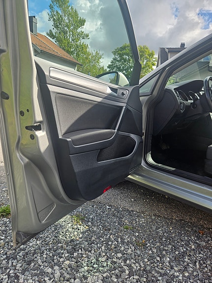 Volkswagen e-Golf VII 9 of 14