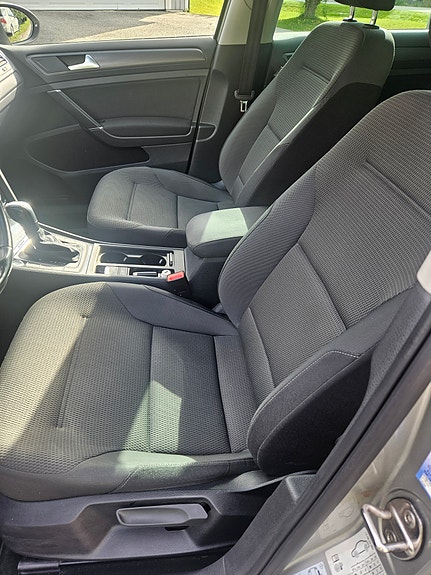 Volkswagen e-Golf VII 12 of 14