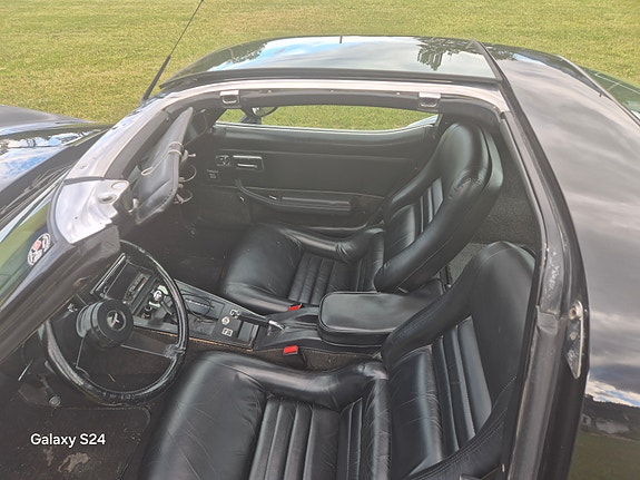 Chevrolet Corvette 6 of 10