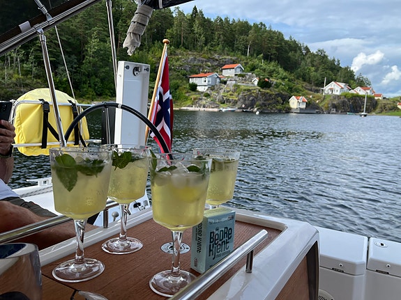 Topputstyrt 2022 mod. Dufour 390 – Ligger på vannet hos oss på Vollen Marina 14 of 30