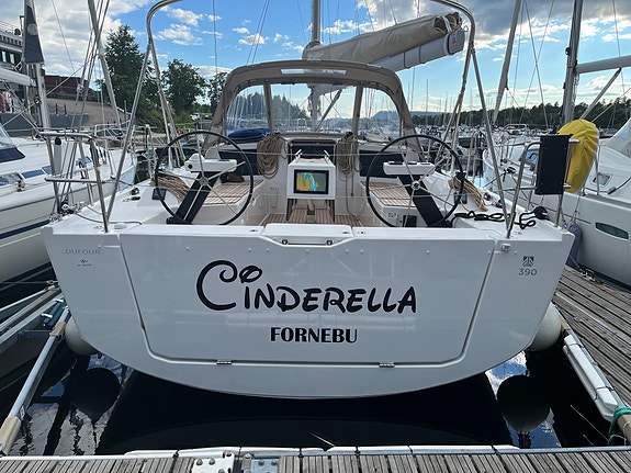 Topputstyrt 2022 mod. Dufour 390 – Ligger på vannet hos oss på Vollen Marina 30 of 30