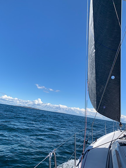 Topputstyrt 2022 mod. Dufour 390 – Ligger på vannet hos oss på Vollen Marina 10 of 30
