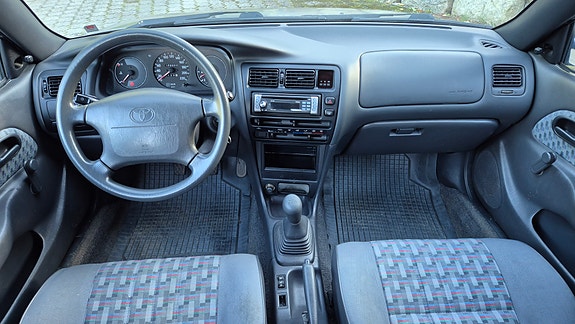 Toyota Corolla 13 of 21