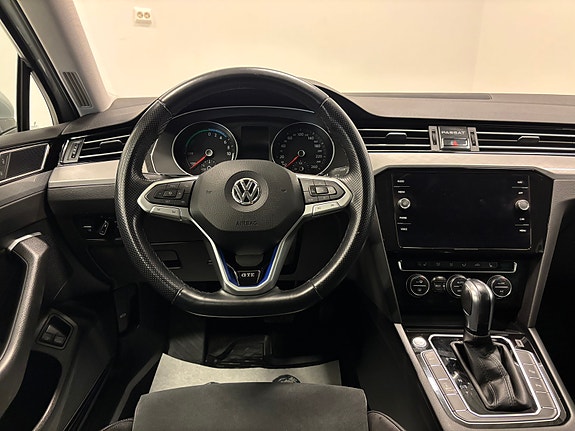 Volkswagen Passat 16 of 27