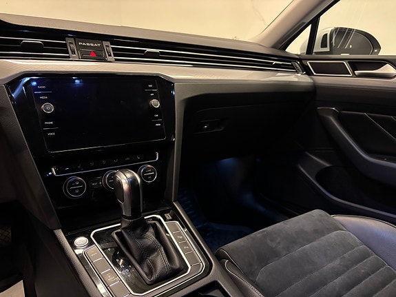 Volkswagen Passat 18 of 27