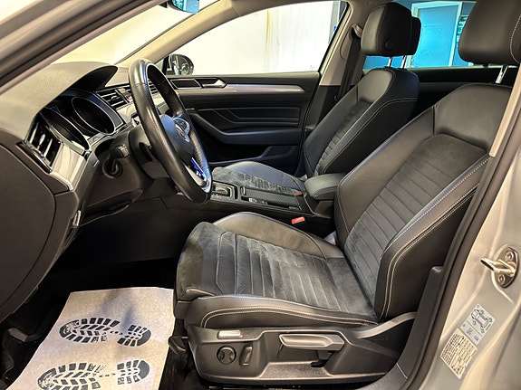 Volkswagen Passat 10 of 27