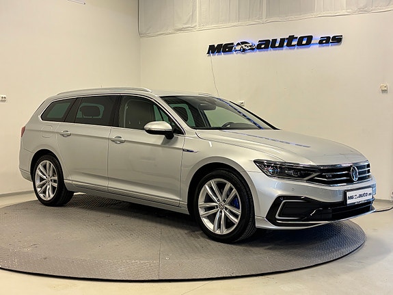 Volkswagen Passat 2 of 27