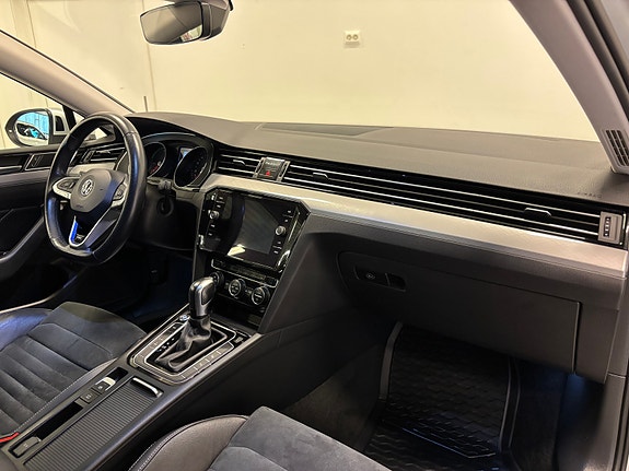 Volkswagen Passat 13 of 27