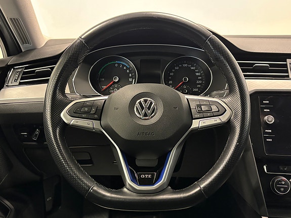 Volkswagen Passat 15 of 27
