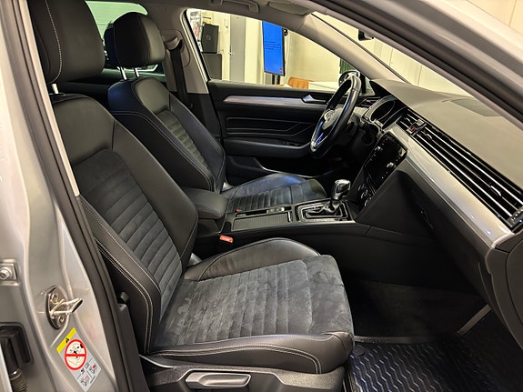 Volkswagen Passat 12 of 27