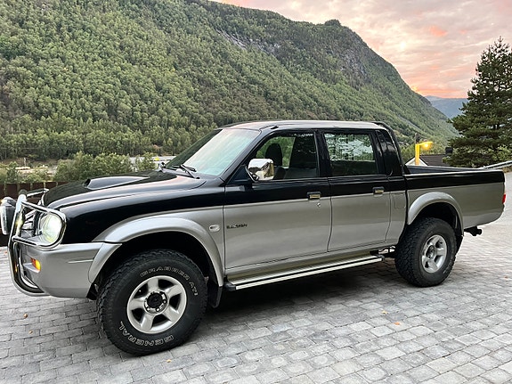 Mitsubishi L200 2 of 27