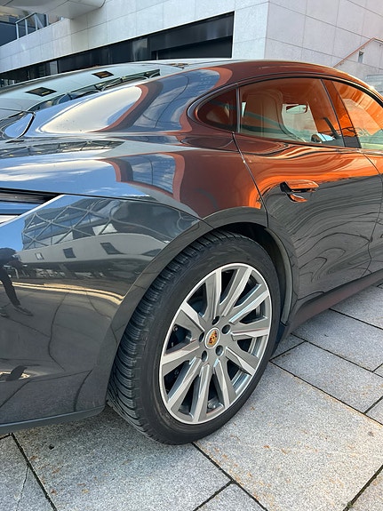 Porsche Taycan 4 of 11