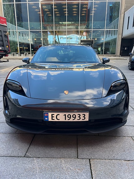 Porsche Taycan 2 of 11