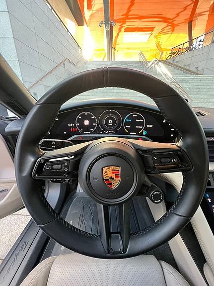 Porsche Taycan 10 of 11