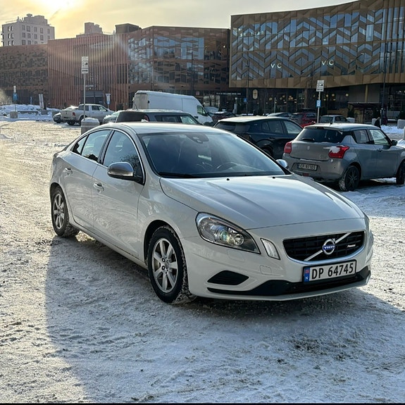 Volvo S60 2 of 18