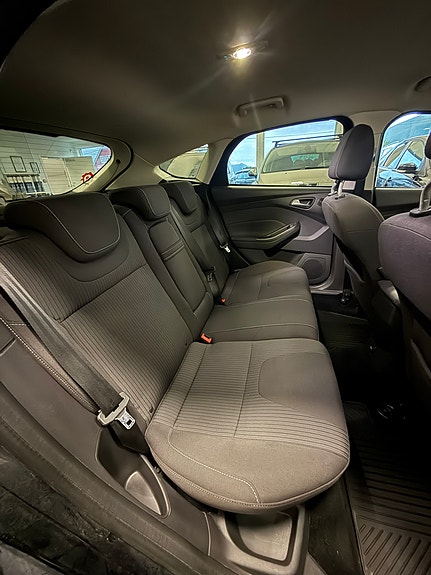 Ford Focus 15 of 17