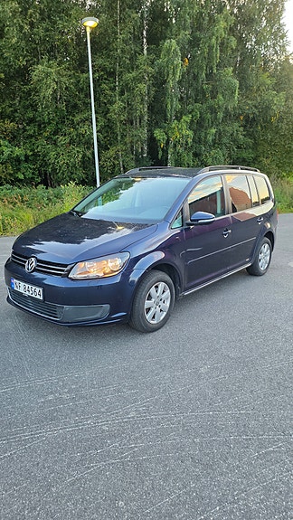 Volkswagen Touran 2 of 26