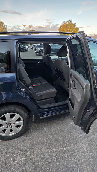 Volkswagen Touran 8 of 26