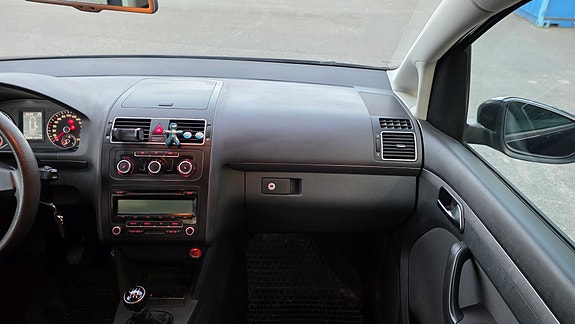 Volkswagen Touran 11 of 26