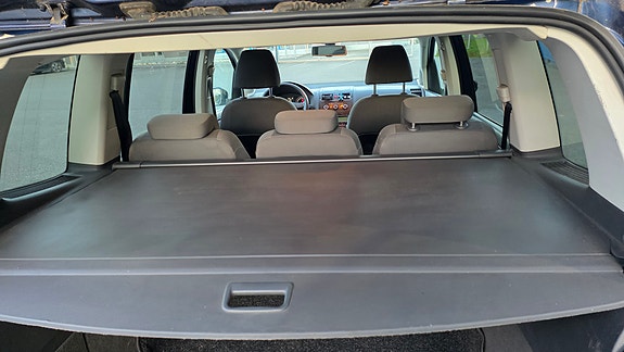 Volkswagen Touran 7 of 26