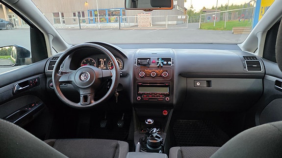 Volkswagen Touran 13 of 26