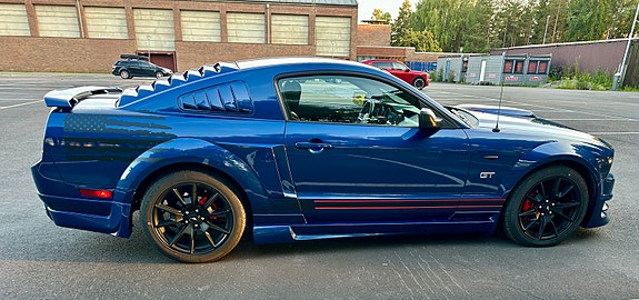 Ford Mustang 12 of 30