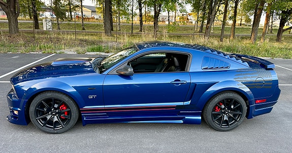 Ford Mustang 4 of 30