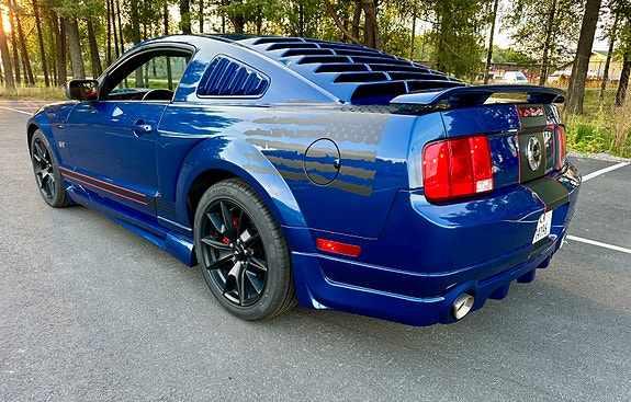 Ford Mustang 7 of 30