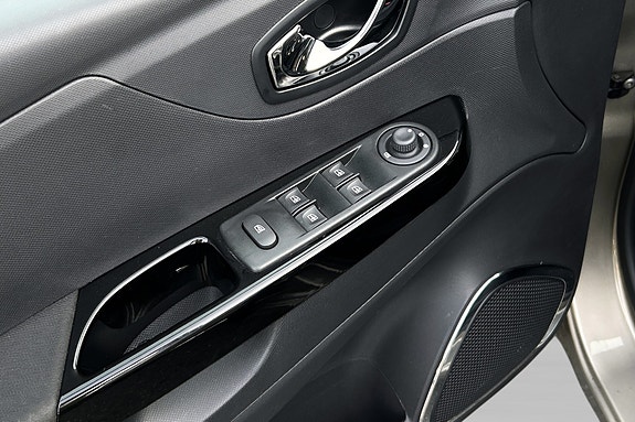 Renault Captur 15 of 16