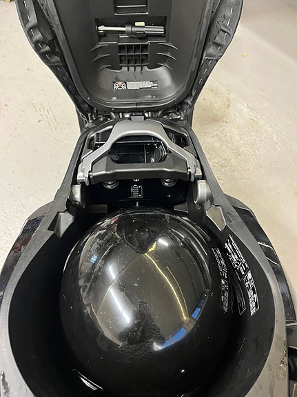 Yamaha NEO’S dual battery 14 of 27