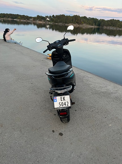 Yamaha NEO’S dual battery 4 of 27
