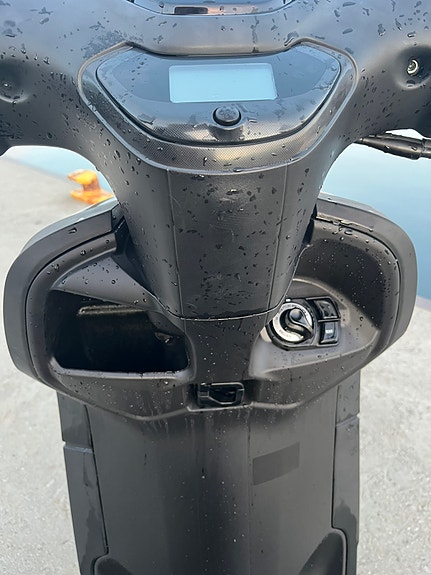 Yamaha NEO’S dual battery 7 of 27
