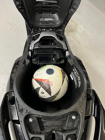 Yamaha NEO’S dual battery 13 of 27