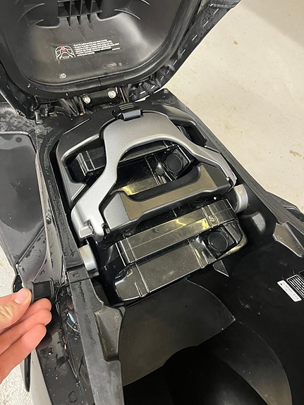 Yamaha NEO’S dual battery 8 of 27