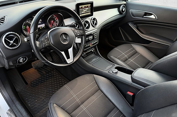 Mercedes-Benz GLA220 11 of 30
