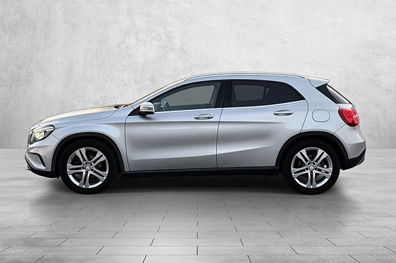 Mercedes-Benz GLA220 8 of 30