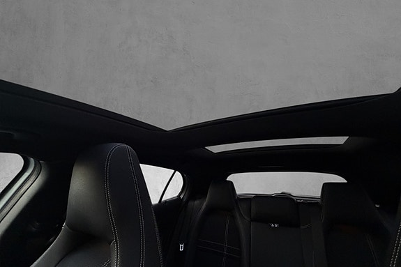 Mercedes-Benz GLA220 12 of 30