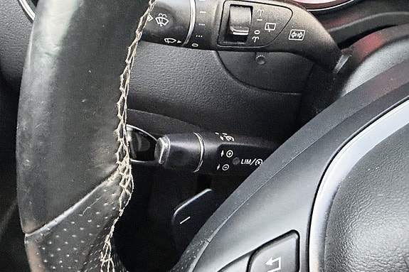 Mercedes-Benz GLA220 27 of 30