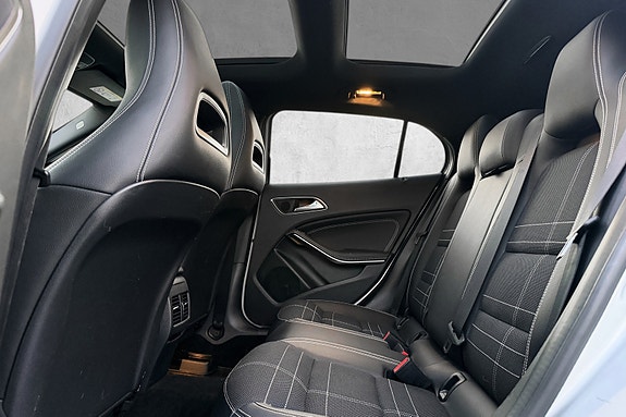 Mercedes-Benz GLA220 13 of 30