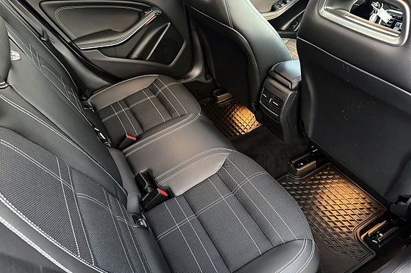 Mercedes-Benz GLA220 15 of 30