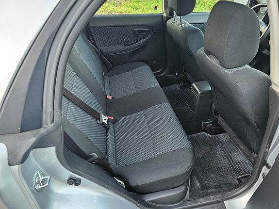 Subaru Impreza 10 of 19