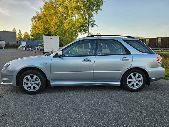 Subaru Impreza 4 of 19