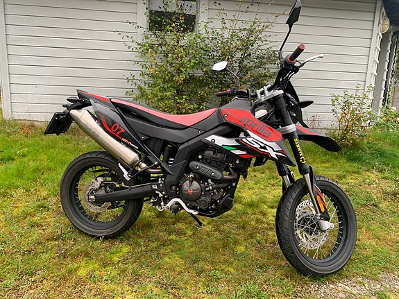 Aprilia SX 125 Super Motard 2 of 10