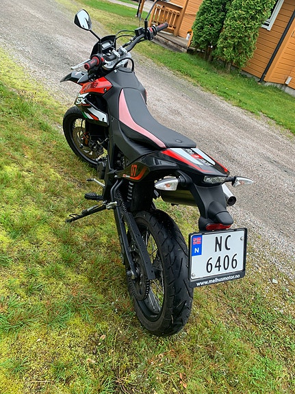 Aprilia SX 125 Super Motard 4 of 10