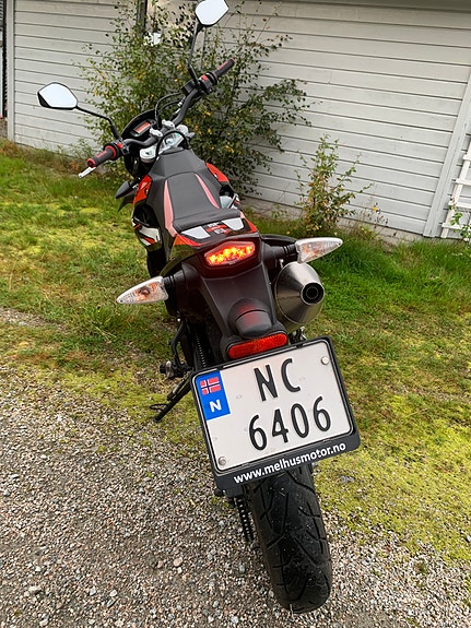 Aprilia SX 125 Super Motard 3 of 10