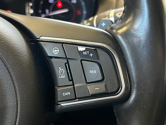 Jaguar XE 27 of 29