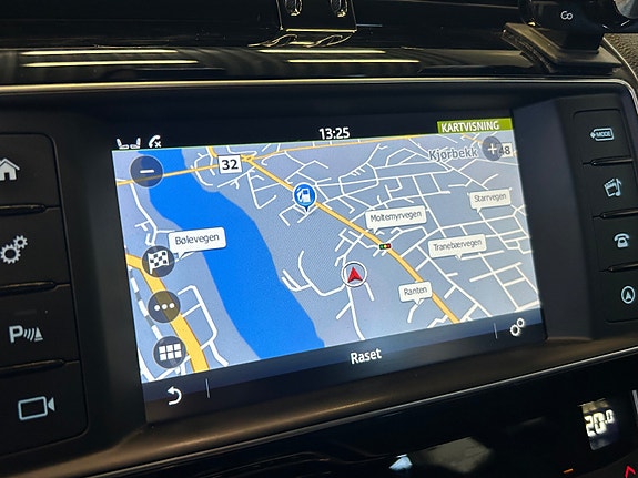 Jaguar XE 22 of 29