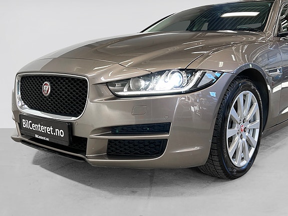 Jaguar XE 11 of 29