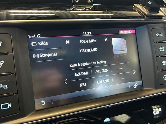 Jaguar XE 24 of 29