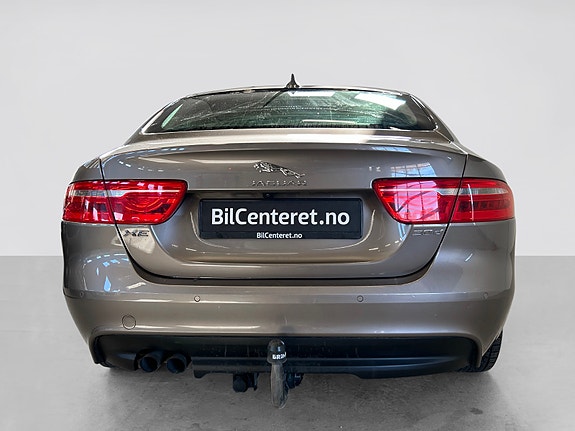 Jaguar XE 8 of 29